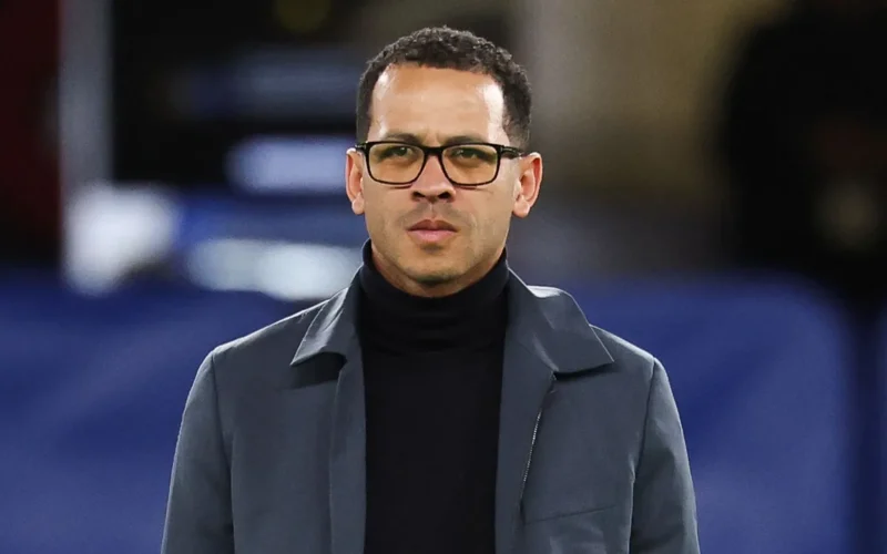 تشيلسي يحسم موقفه من ليام روزينيور بعد سلسلة هزائم استمرت أربع مباريات